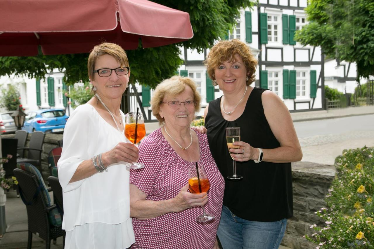 Zur Alten Quelle Hotel Drolshagen Bagian luar foto